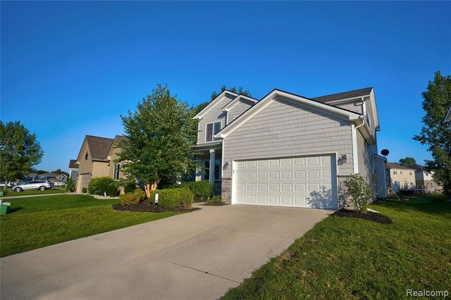 320 Hidden River E, Holly, MI 48442