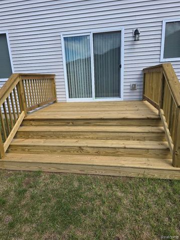 320 Hidden River E, Holly, MI 48442