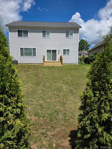 320 Hidden River E, Holly, MI 48442