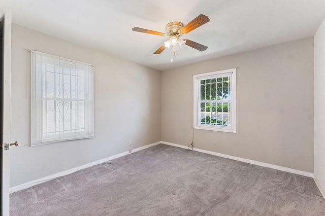 5532 Fruitridge Rd, Sacramento, CA 95820