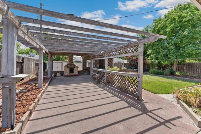 5532 Fruitridge Rd, Sacramento, CA 95820