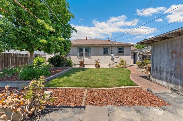 5532 Fruitridge Rd, Sacramento, CA 95820