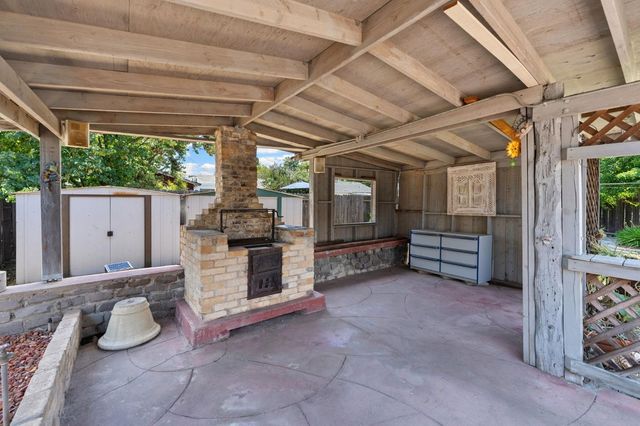 5532 Fruitridge Rd, Sacramento, CA 95820