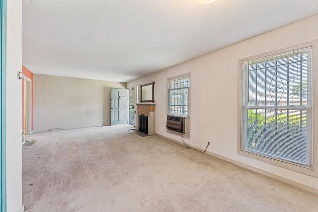 5532 Fruitridge Rd, Sacramento, CA 95820