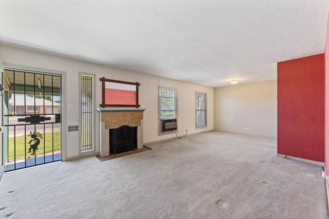 5532 Fruitridge Rd, Sacramento, CA 95820