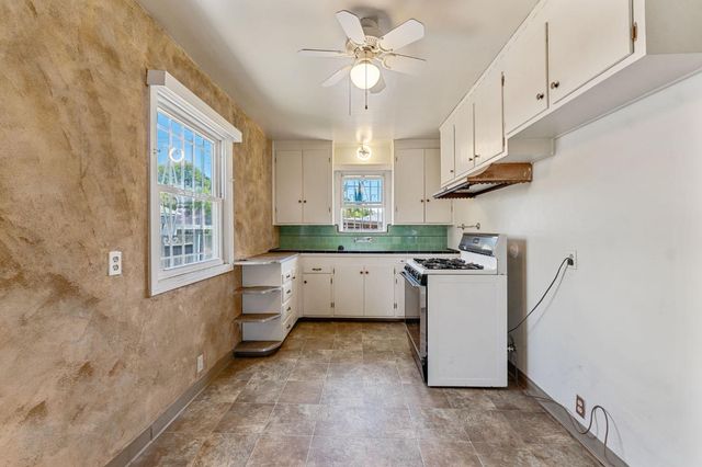 5532 Fruitridge Rd, Sacramento, CA 95820