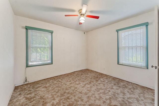 5532 Fruitridge Rd, Sacramento, CA 95820