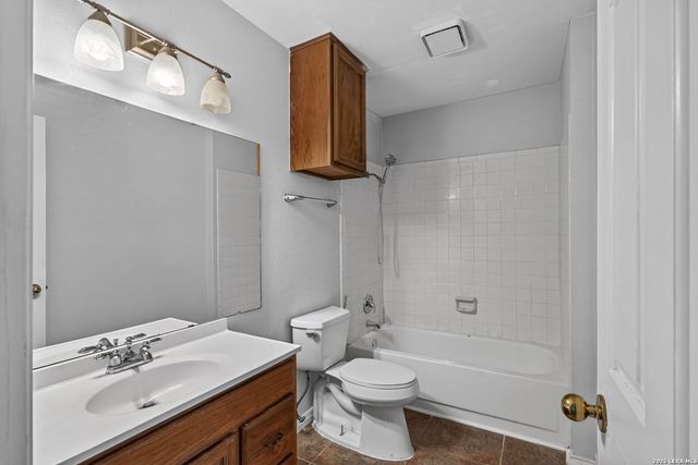4803 Hamilton Wolfe Rd Apt 303, San Antonio, TX 78229