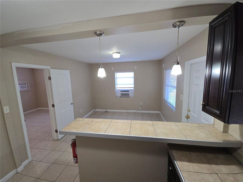 Image 3 of property listing at 953 6TH STREET SE, Winter Haven, FL 33880