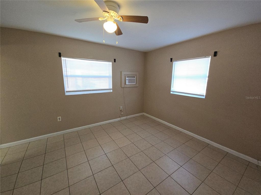 Image 6 of property listing at 953 6TH STREET SE, Winter Haven, FL 33880