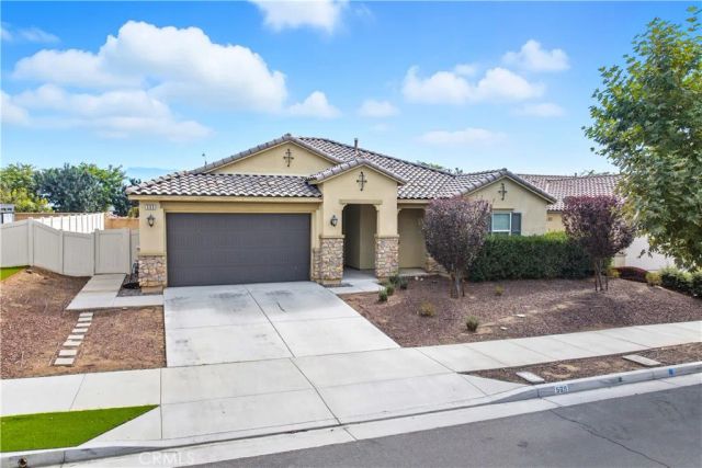 569 Pooish, San Jacinto, CA 92582