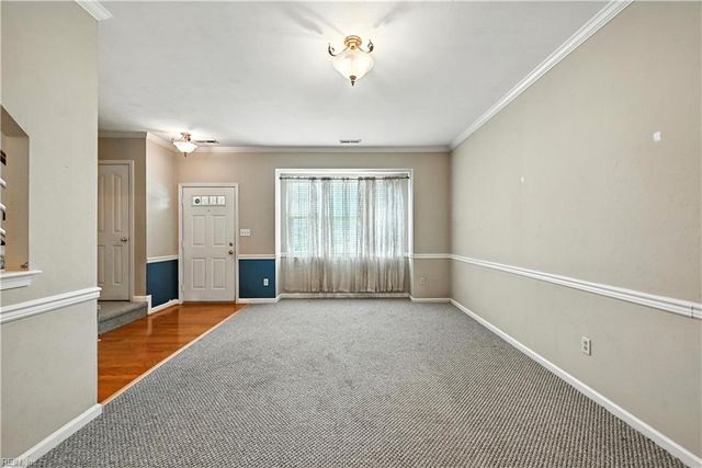 702 W Lake CIR, Chesapeake, VA 23322