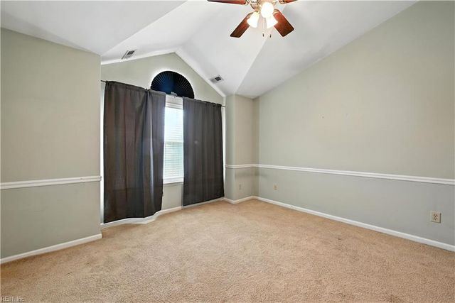 702 W Lake CIR, Chesapeake, VA 23322