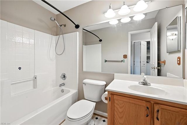 702 W Lake CIR, Chesapeake, VA 23322