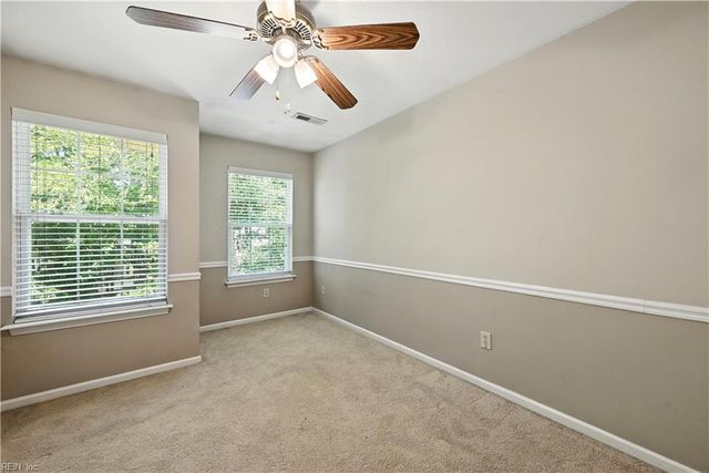 702 W Lake CIR, Chesapeake, VA 23322