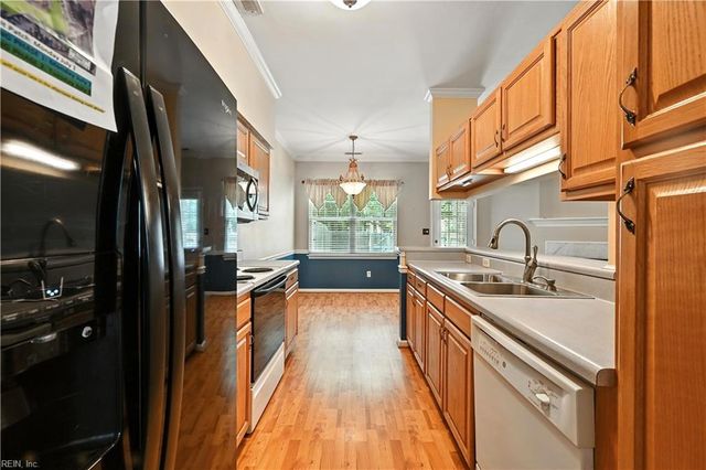 702 W Lake CIR, Chesapeake, VA 23322