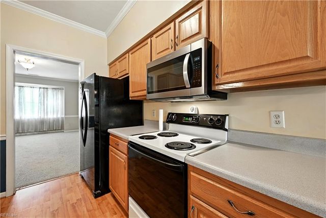 702 W Lake CIR, Chesapeake, VA 23322