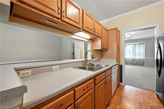 702 W Lake CIR, Chesapeake, VA 23322