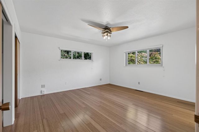 6573 S Land Park Dr, Sacramento, CA 95831