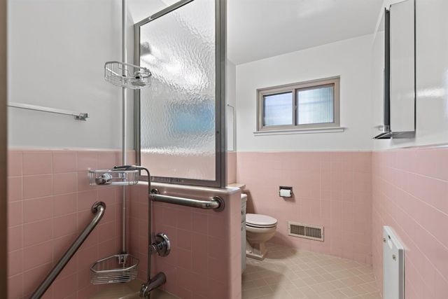 6573 S Land Park Dr, Sacramento, CA 95831