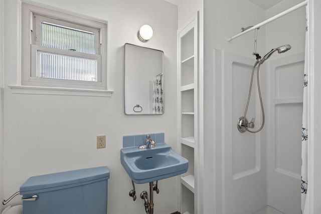 6573 S Land Park Dr, Sacramento, CA 95831