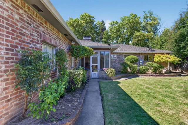 6573 S Land Park Dr, Sacramento, CA 95831