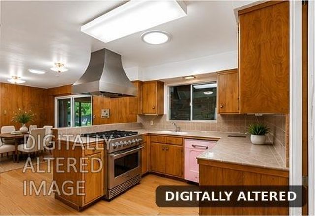 6573 S Land Park Dr, Sacramento, CA 95831