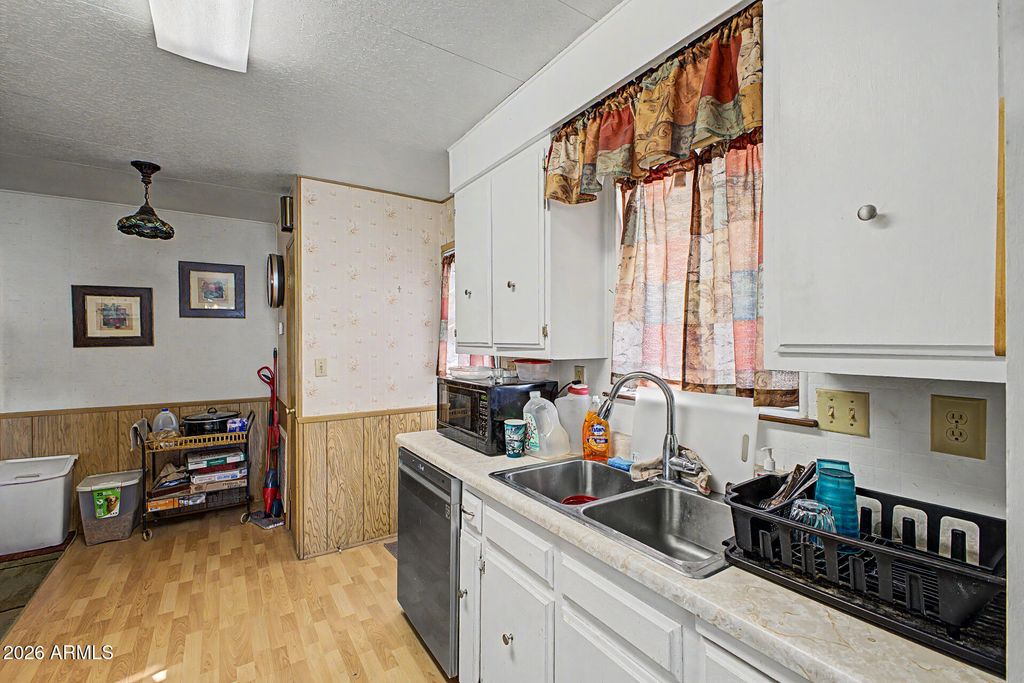 Image 10 of property listing at 10201 N 99TH Avenue 70b, Peoria, AZ 85345