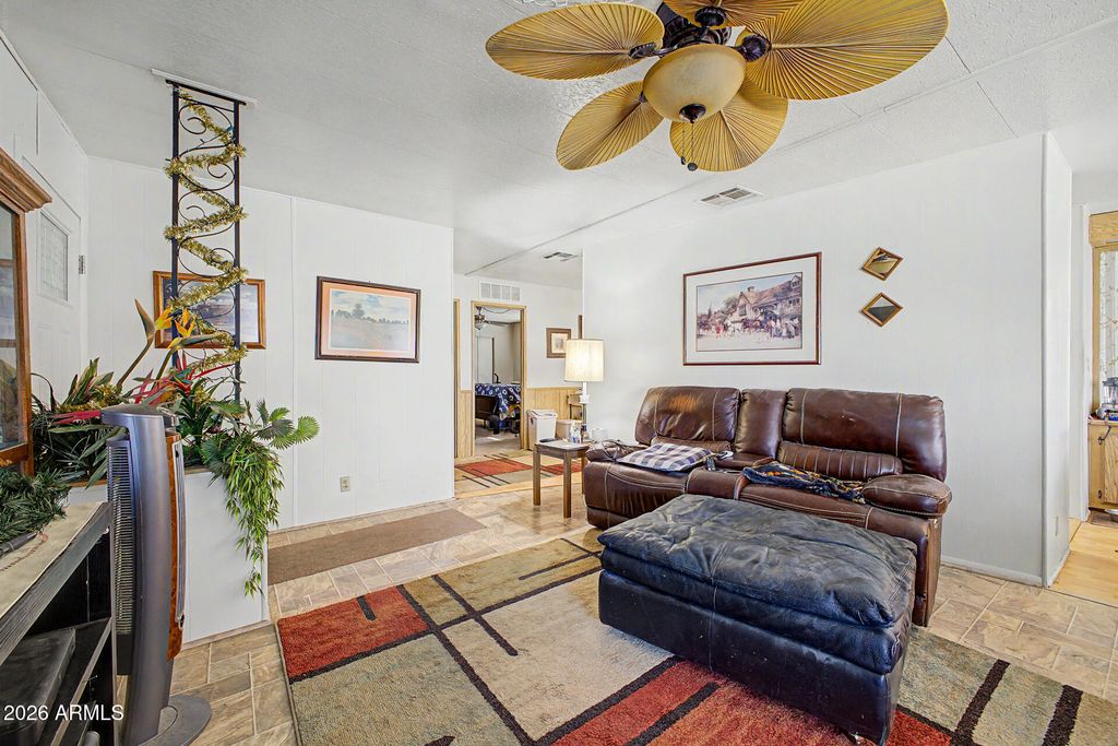 Image 6 of property listing at 10201 N 99TH Avenue 70b, Peoria, AZ 85345