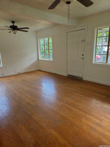 957 Crystal, San Antonio, TX 78211