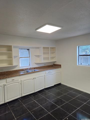 957 Crystal, San Antonio, TX 78211