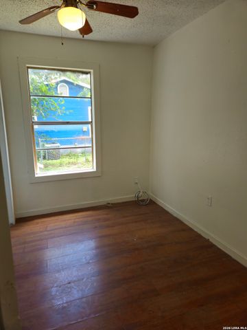 957 Crystal, San Antonio, TX 78211
