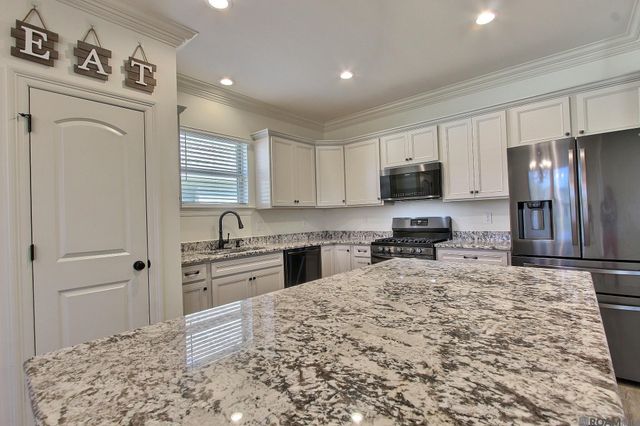 26838 Elmcrest Dr, Denham Springs, LA 70726