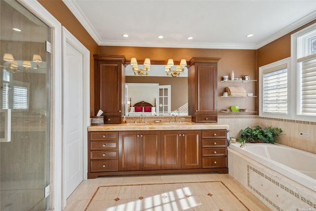 45 Peach Drive, East Hills, NY 11576