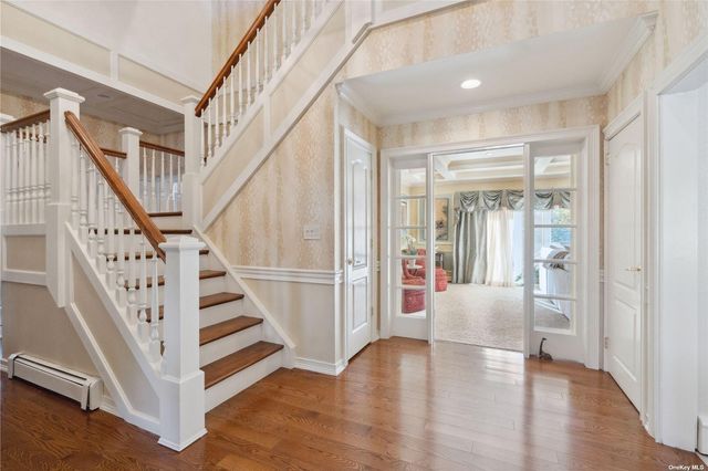 45 Peach Drive, East Hills, NY 11576