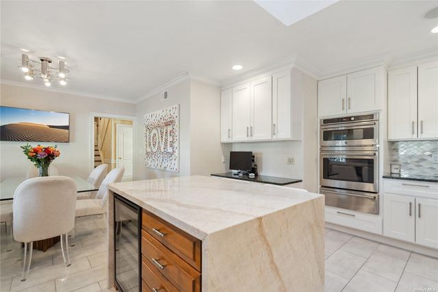 45 Peach Drive, East Hills, NY 11576