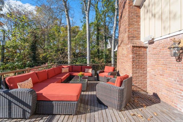 45 Peach Drive, East Hills, NY 11576