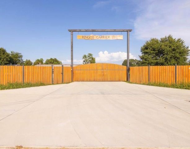 21728 Fairground Road, Hempstead, TX 77445