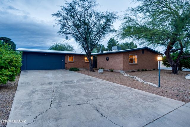7665 E Adams Drive, Tucson, AZ 85715