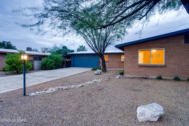 7665 E Adams Drive, Tucson, AZ 85715