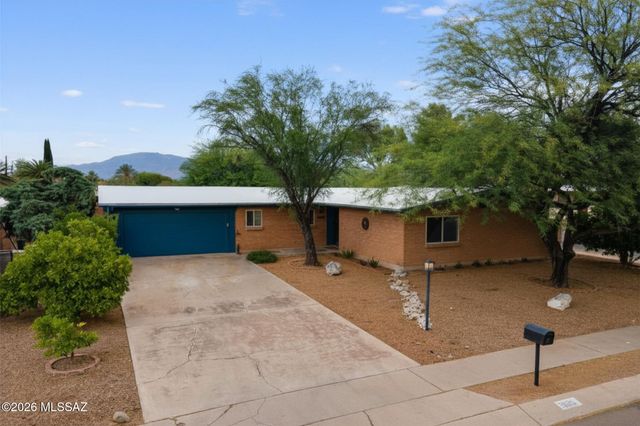 7665 E Adams Drive, Tucson, AZ 85715