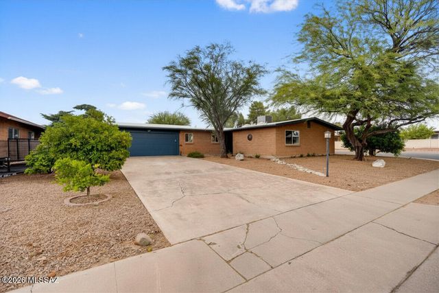 7665 E Adams Drive, Tucson, AZ 85715