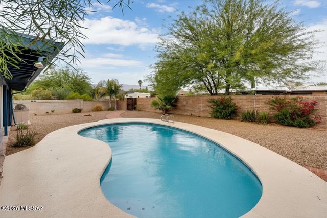 7665 E Adams Drive, Tucson, AZ 85715