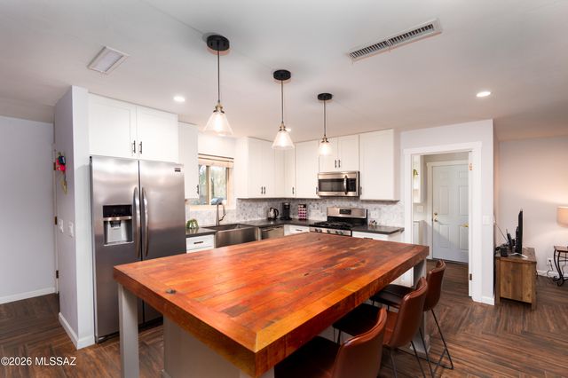 7665 E Adams Drive, Tucson, AZ 85715