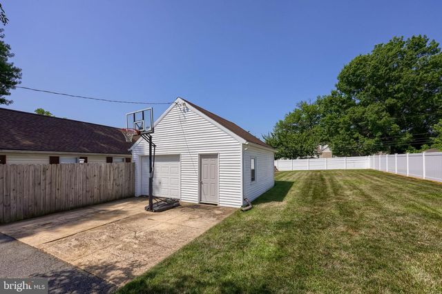 148 CREST AVE, Lancaster, PA 17602
