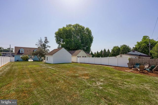 148 CREST AVE, Lancaster, PA 17602