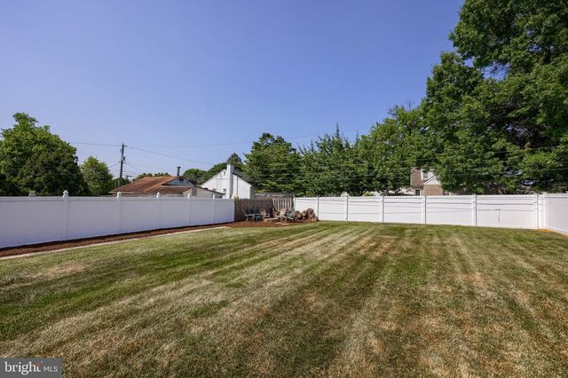 148 CREST AVE, Lancaster, PA 17602