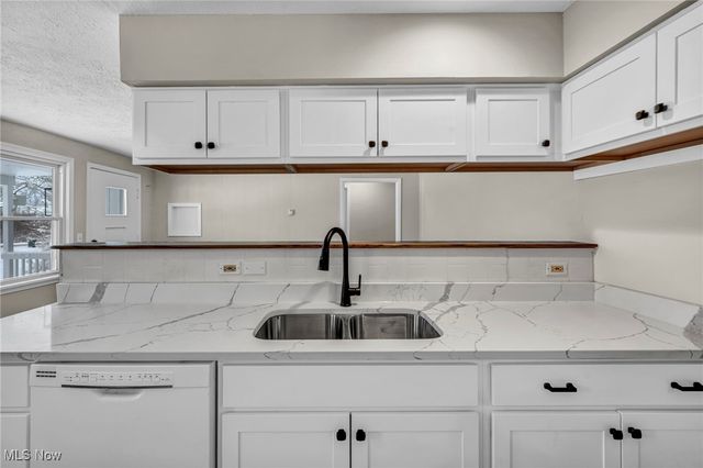 8564 Cedar Road, Chesterland, OH 44026