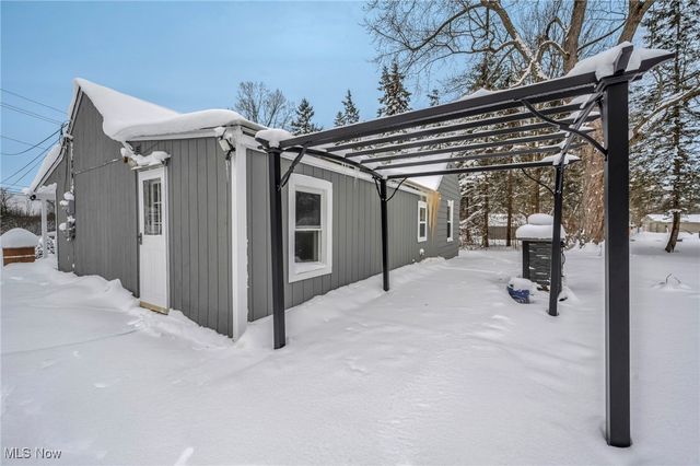 8564 Cedar Road, Chesterland, OH 44026