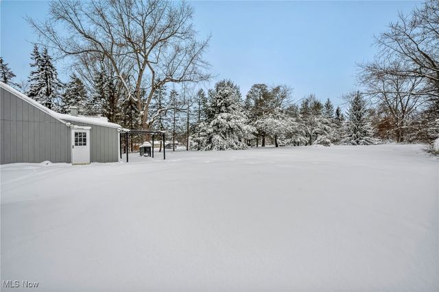 8564 Cedar Road, Chesterland, OH 44026